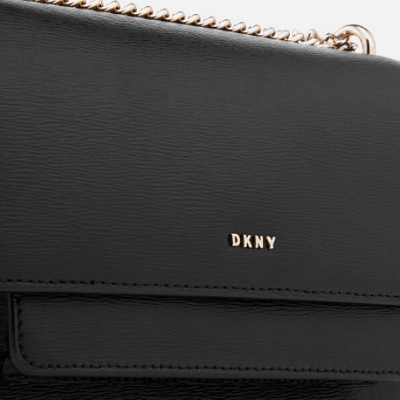 [DKNY] 브라이언트 스몰 플랩 크로스바디 블랙골드